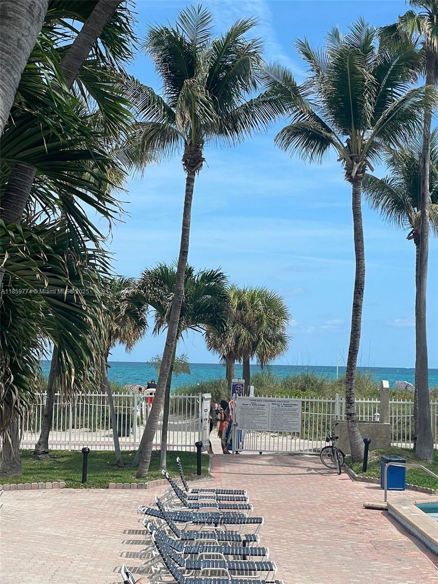 6345 Collins Ave 437