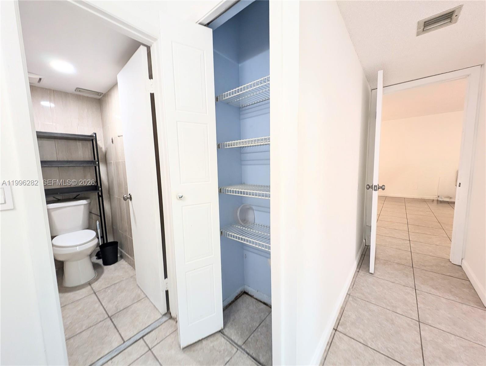 RACQUET CLUB APTS AT BONA - Residential