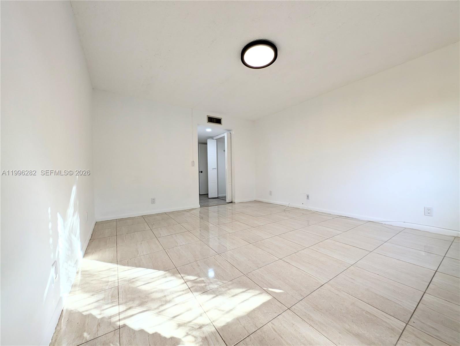 RACQUET CLUB APTS AT BONA - Residential