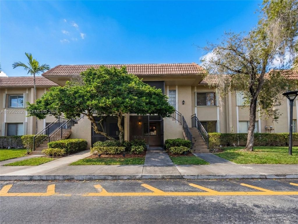 Photo of 310 Lakeview Dr #105, Weston, FL 33326 (MLS # A11996282)
