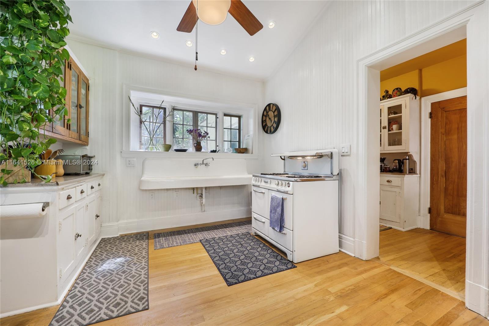 SHADOWLAWN - Residential