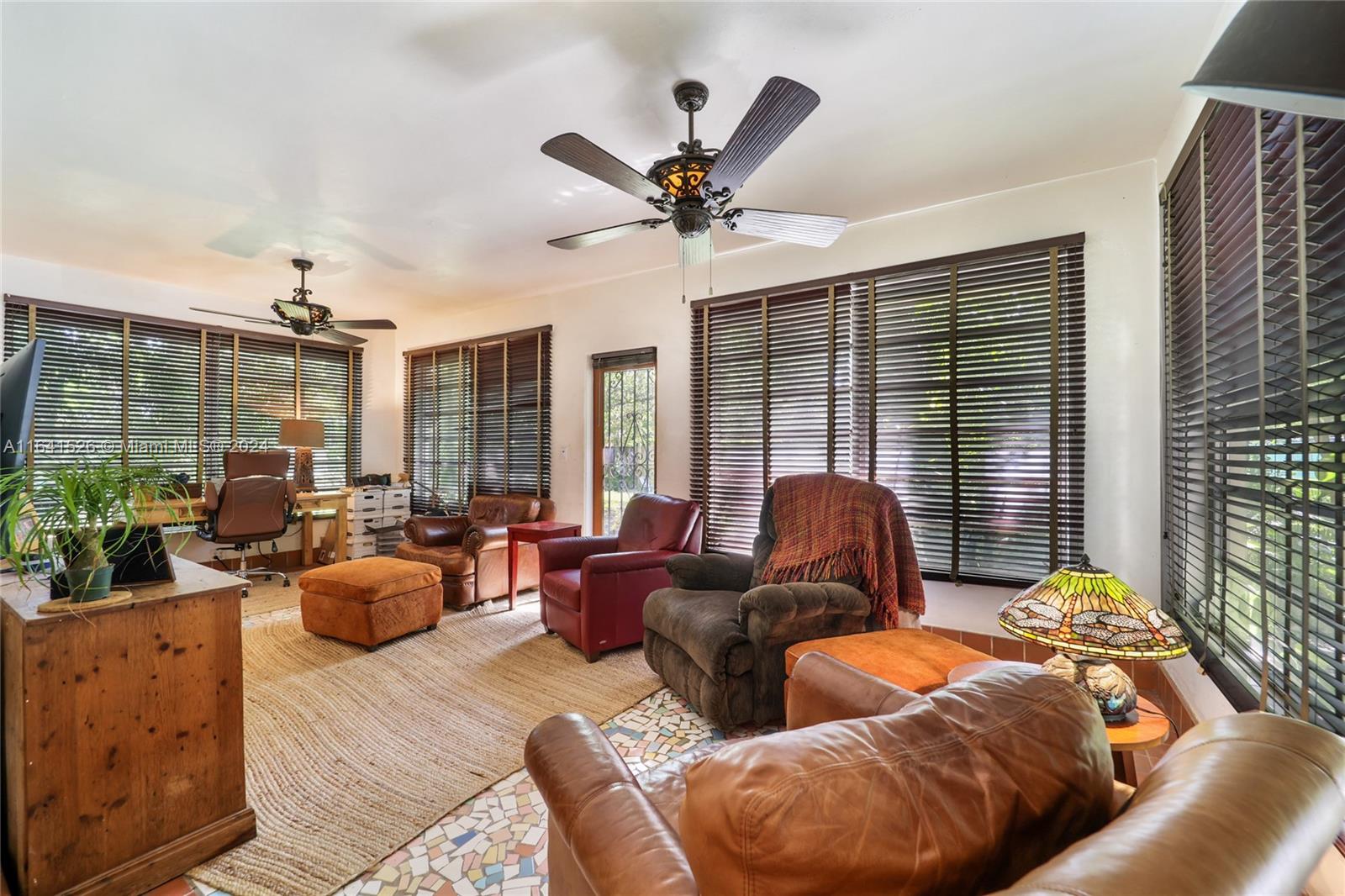 SHADOWLAWN - Residential