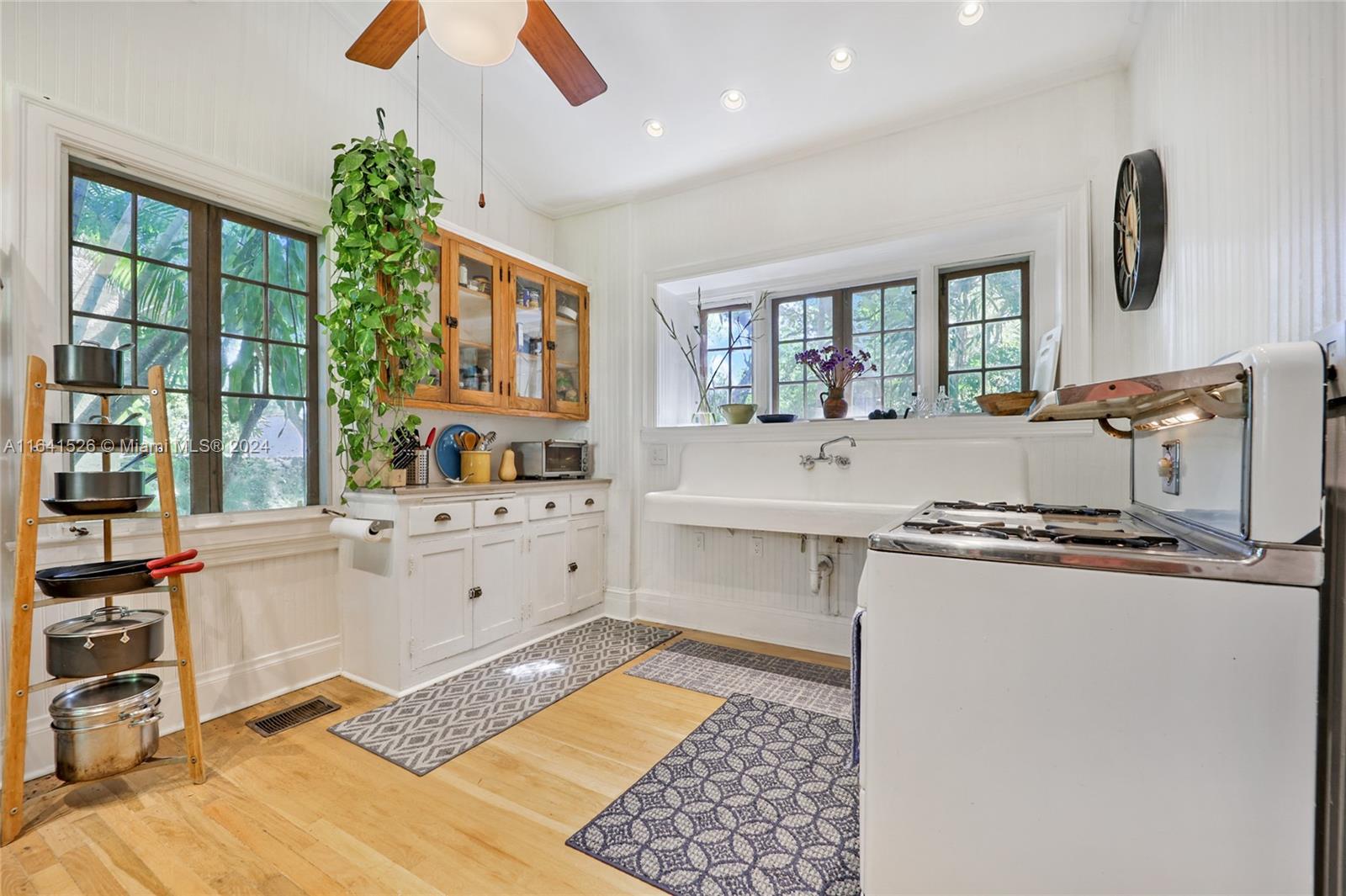 SHADOWLAWN - Residential