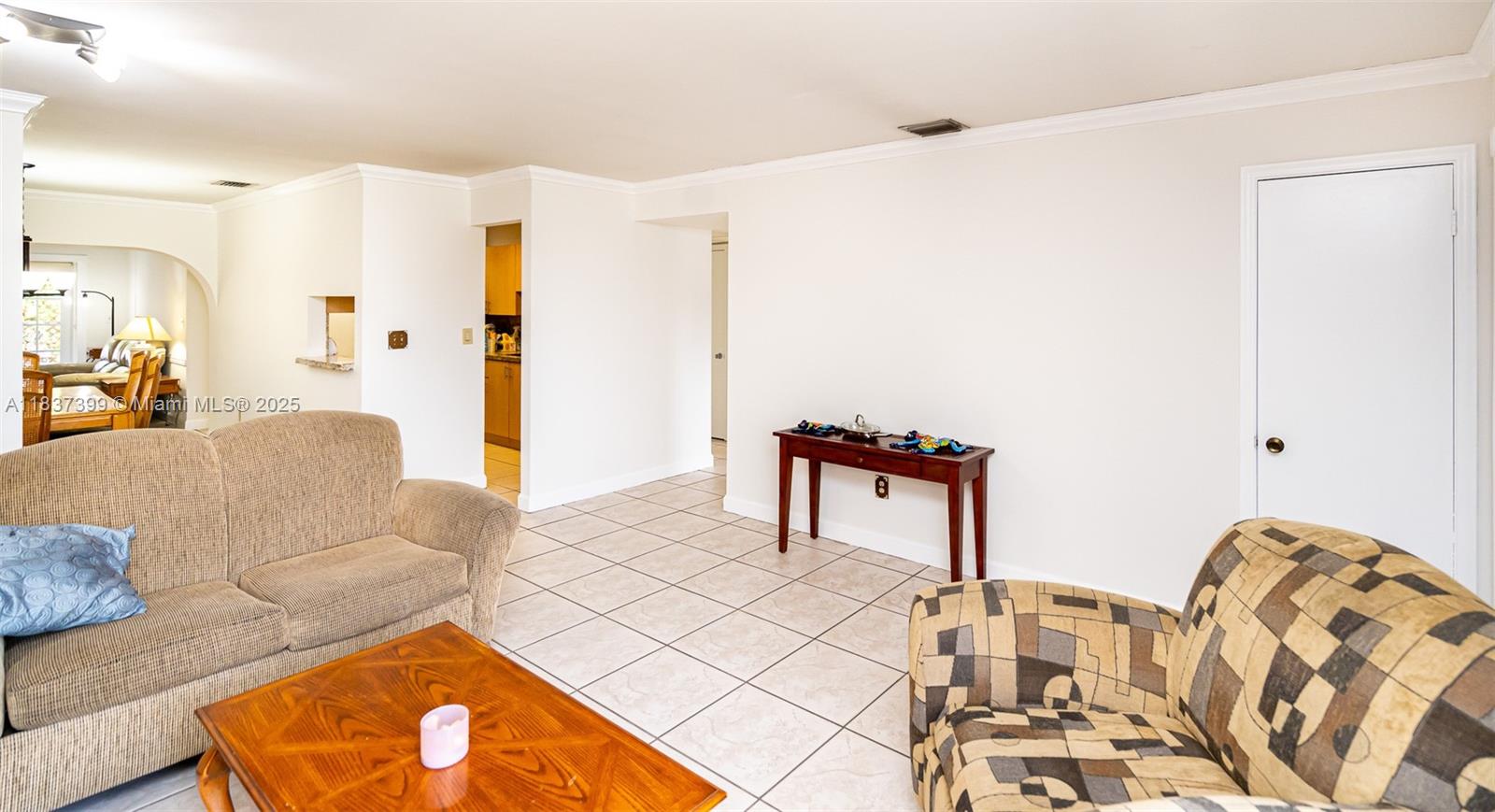 10214 SW 21st Ter, Miami, FL, 33165/$520,000 2 10214 SW 21st Ter