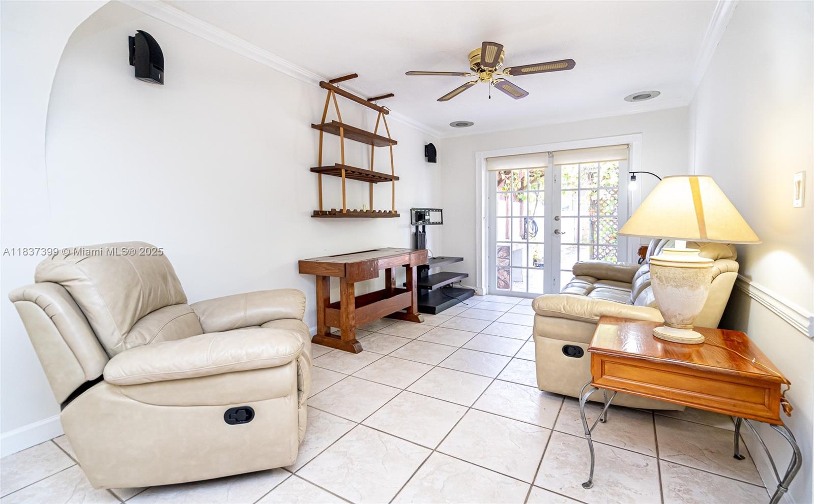 10214 SW 21st Ter, Miami, FL, 33165/$520,000 4 10214 SW 21st Ter