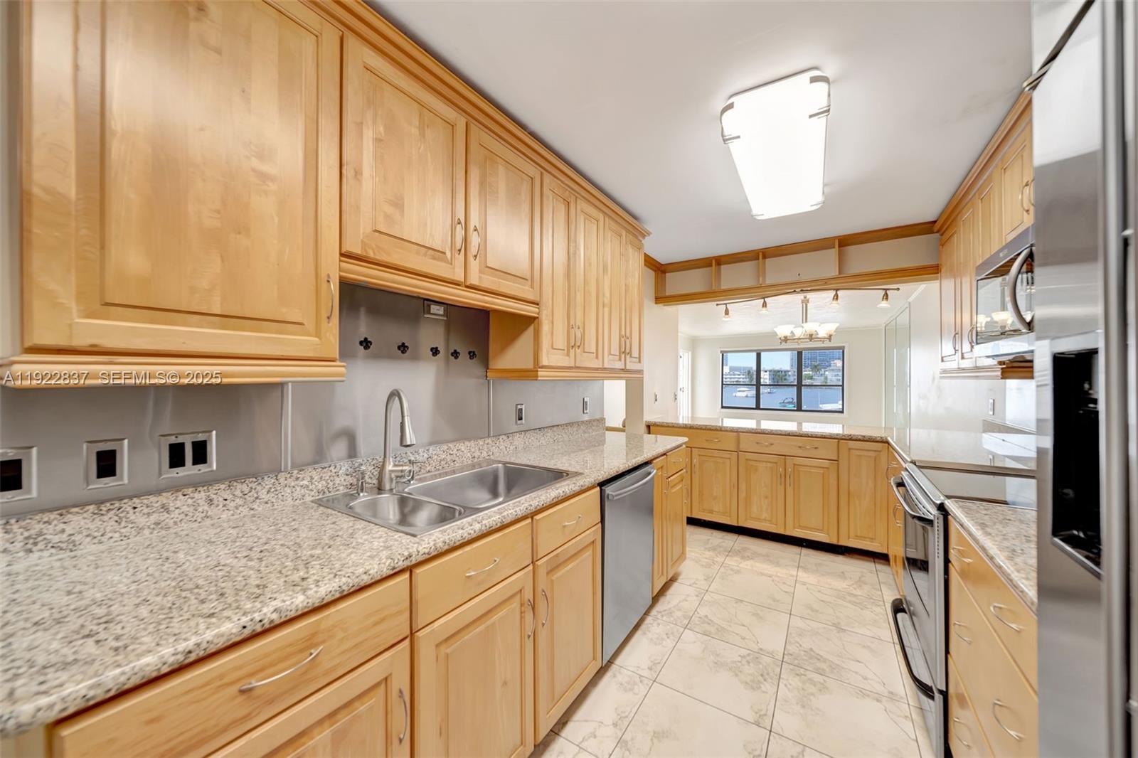 200 Golden Isles Dr 203