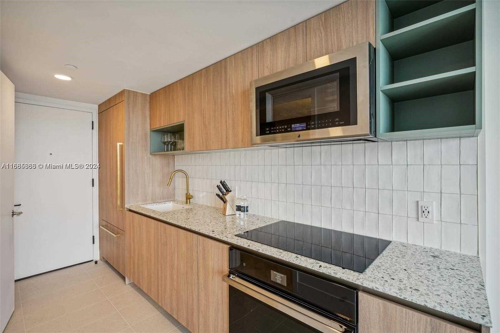 601 NE 1st 4114