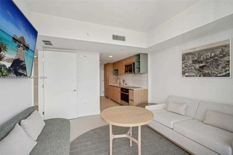 601 NE 1st 4114 Miami FL 33132