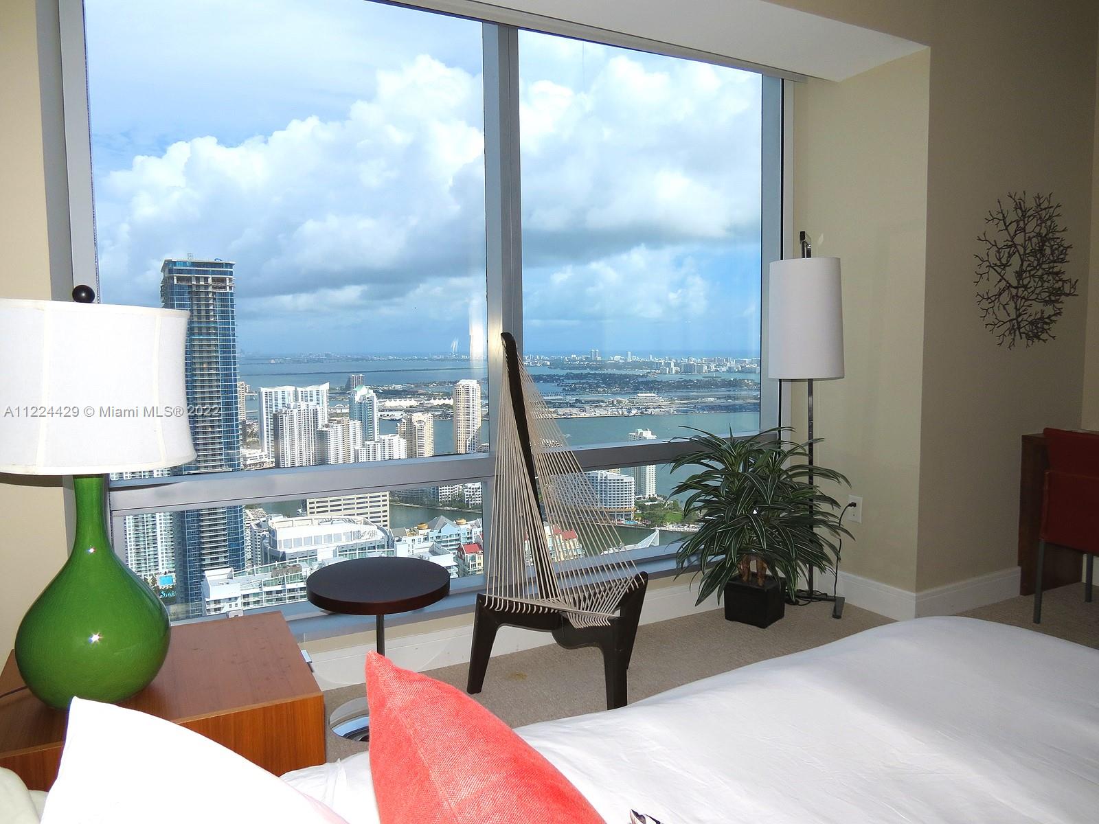 FOUR SEASONS RESIDENCES - Residential