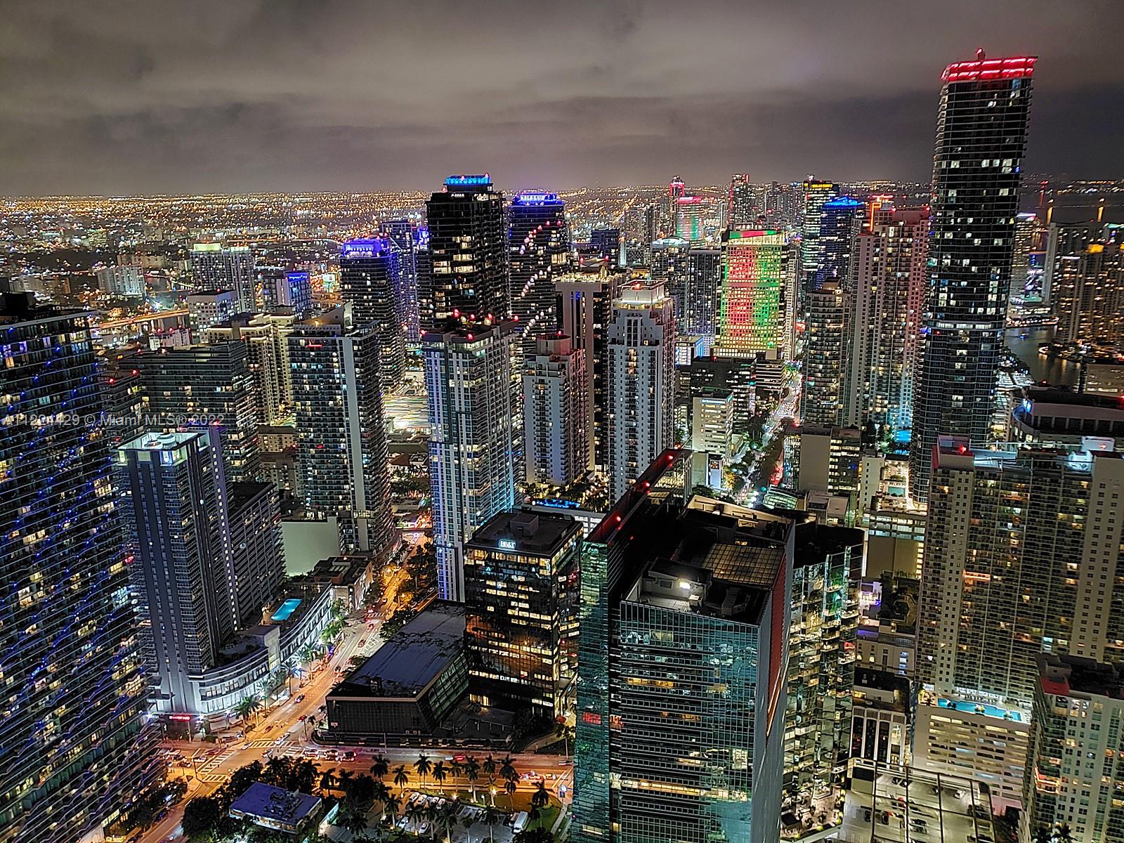 FOUR SEASONS RESIDENCES - Residential