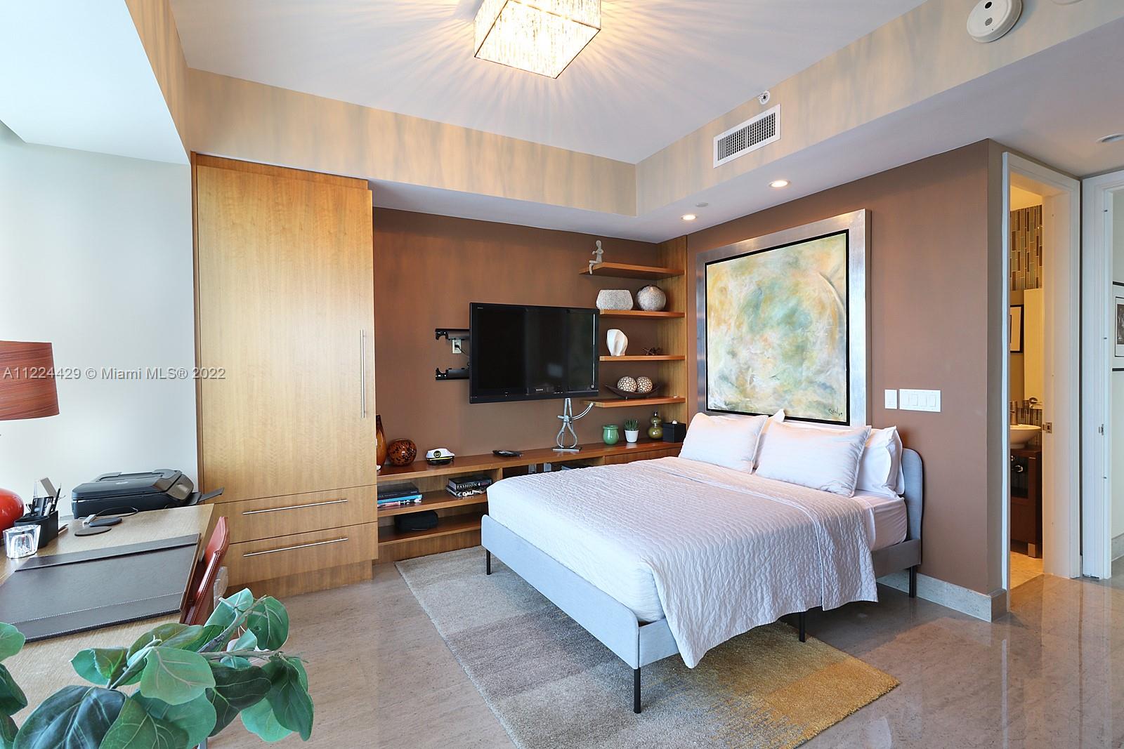 FOUR SEASONS RESIDENCES - Residential