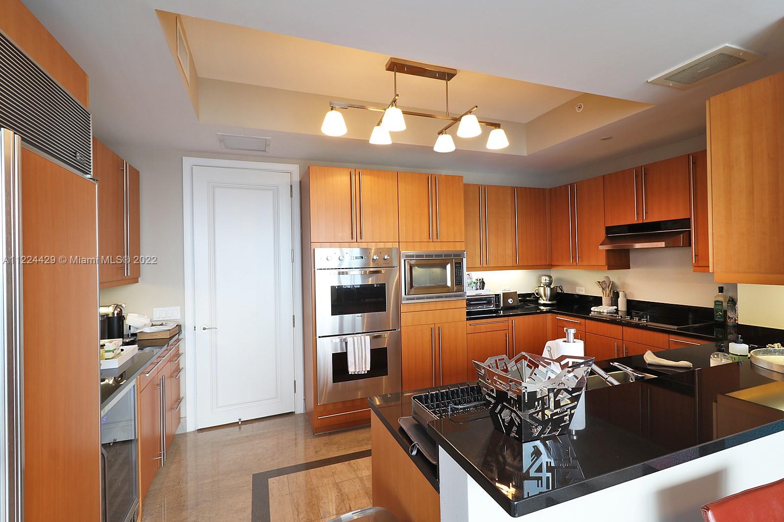 FOUR SEASONS RESIDENCES - Residential