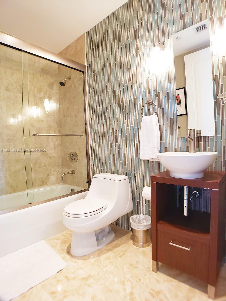 FOUR SEASONS RESIDENCES - Residential