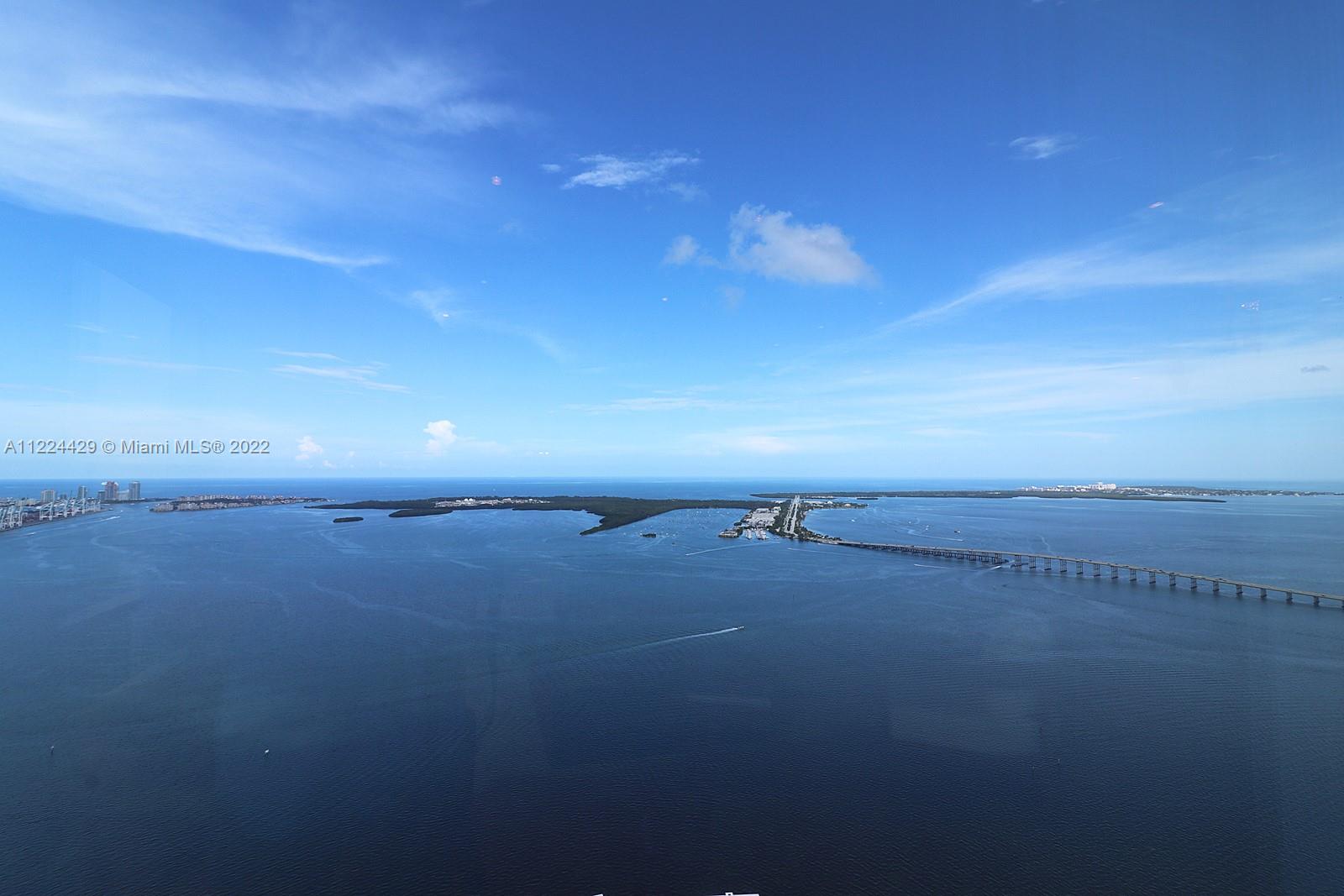 FOUR SEASONS RESIDENCES - Residential