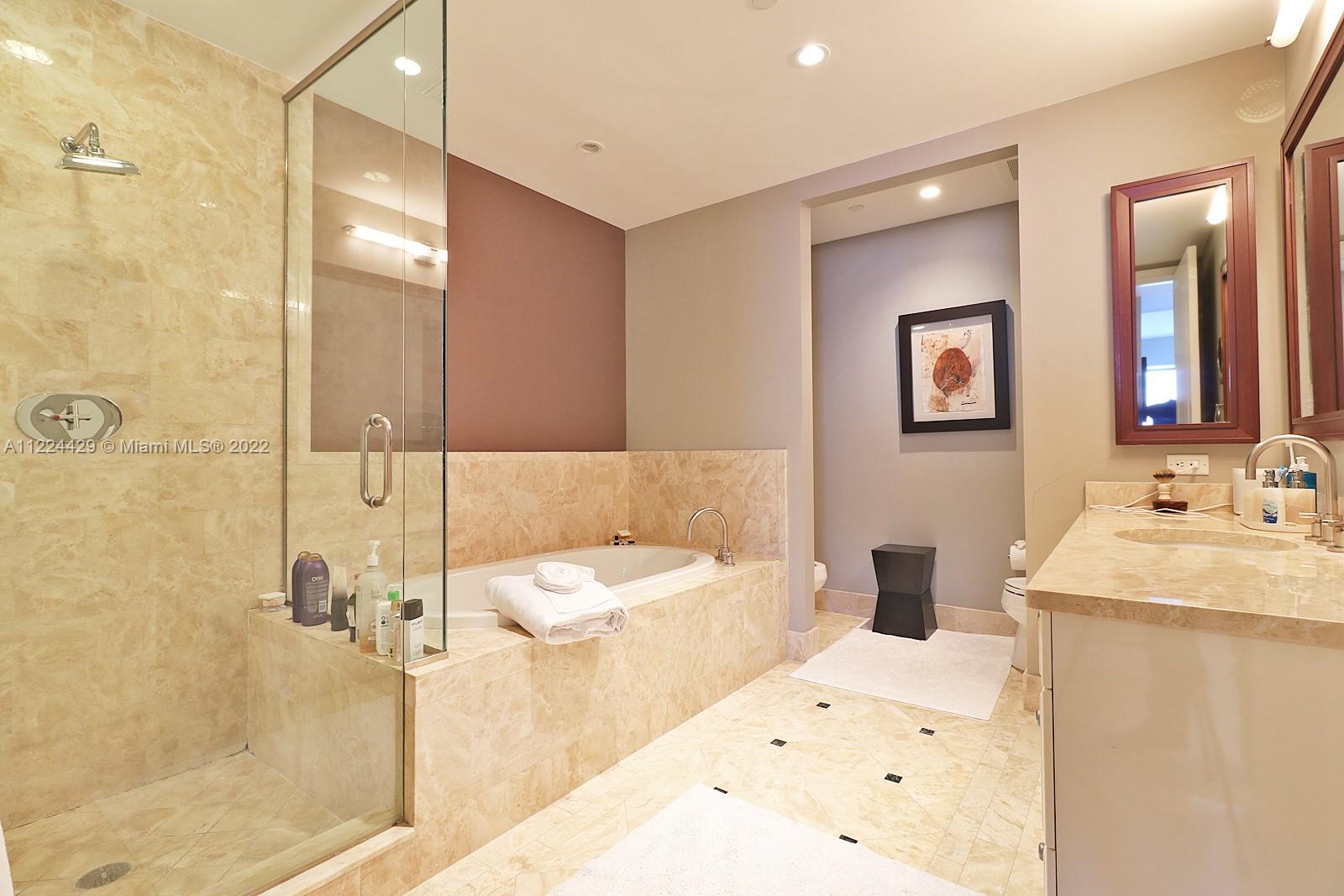 FOUR SEASONS RESIDENCES - Residential