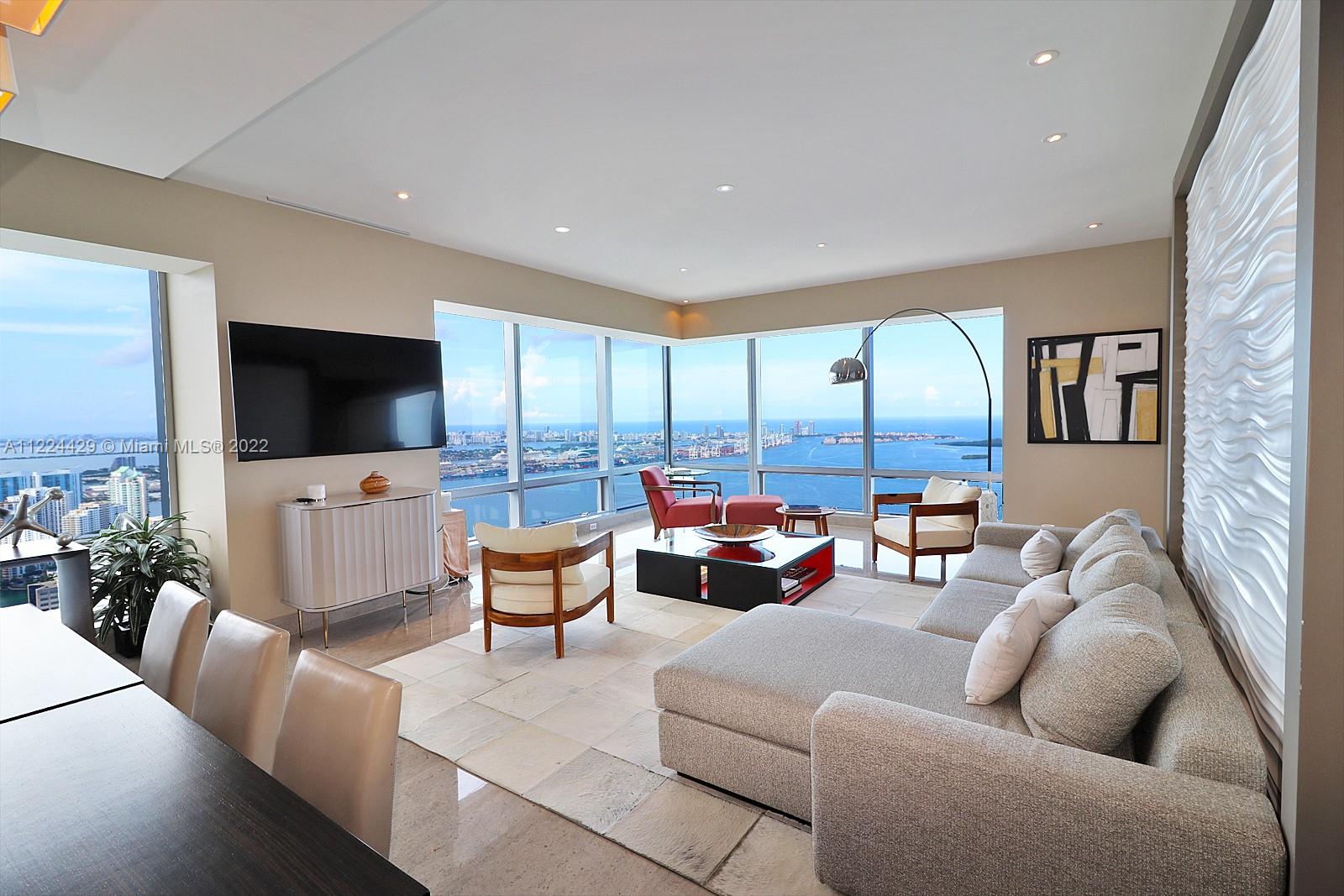 FOUR SEASONS RESIDENCES - Residential