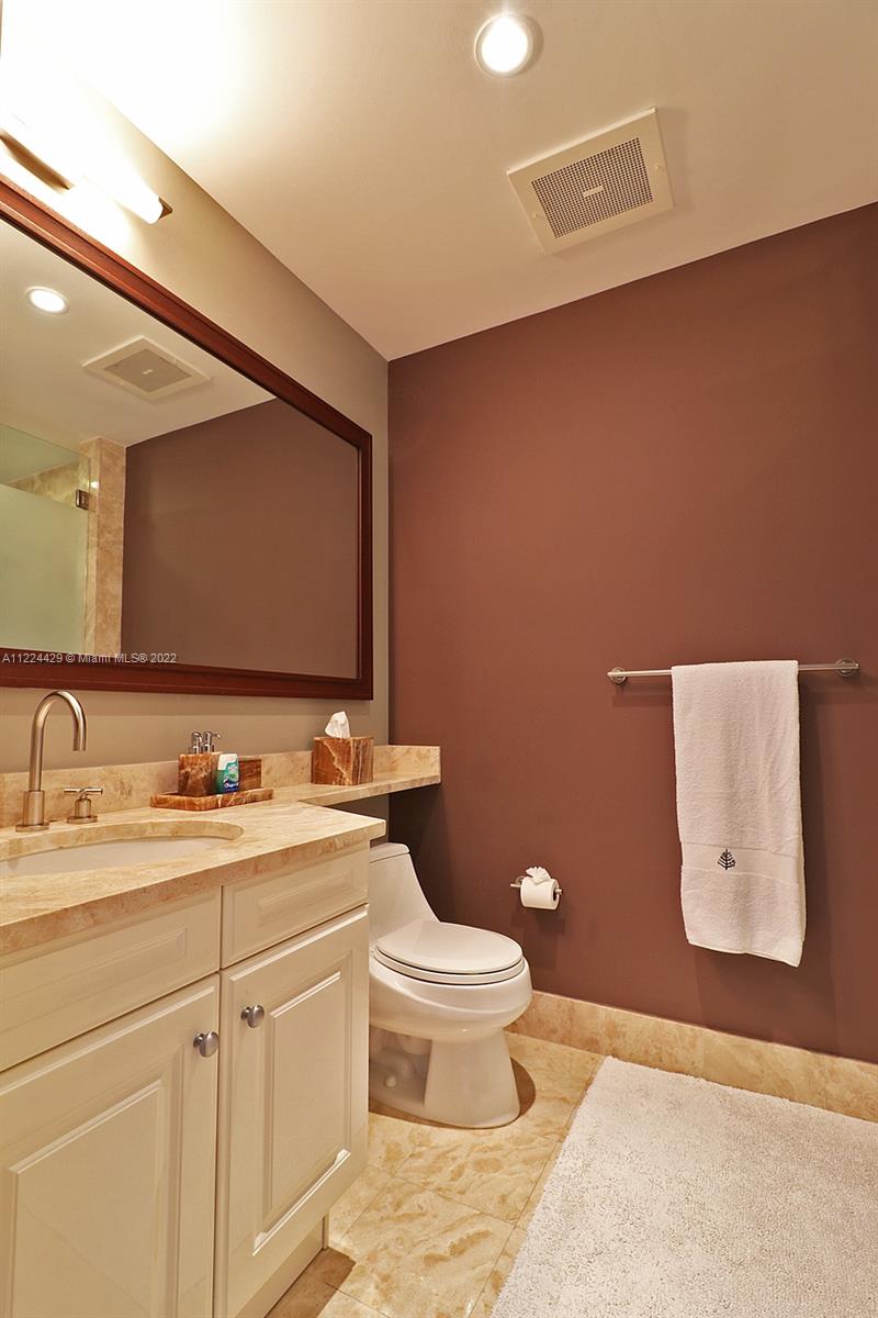 FOUR SEASONS RESIDENCES - Residential