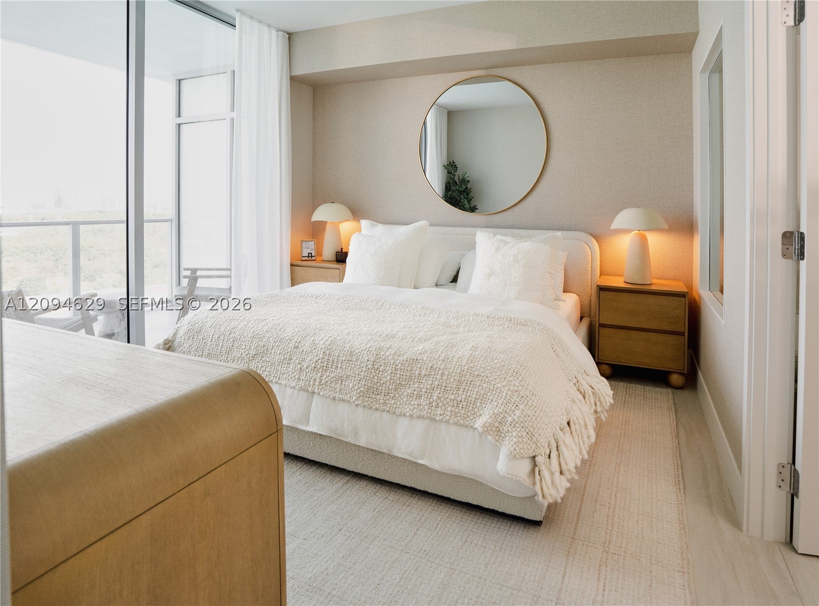 2411 Laguna Cr 907