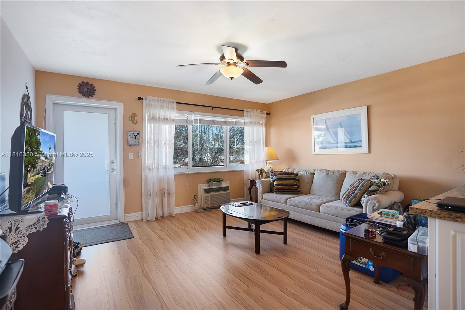 1000 Sw 11th Ave 17E, Hallandale Beach, Broward County, Florida - 1 Bedrooms  
1 Bathrooms - 
