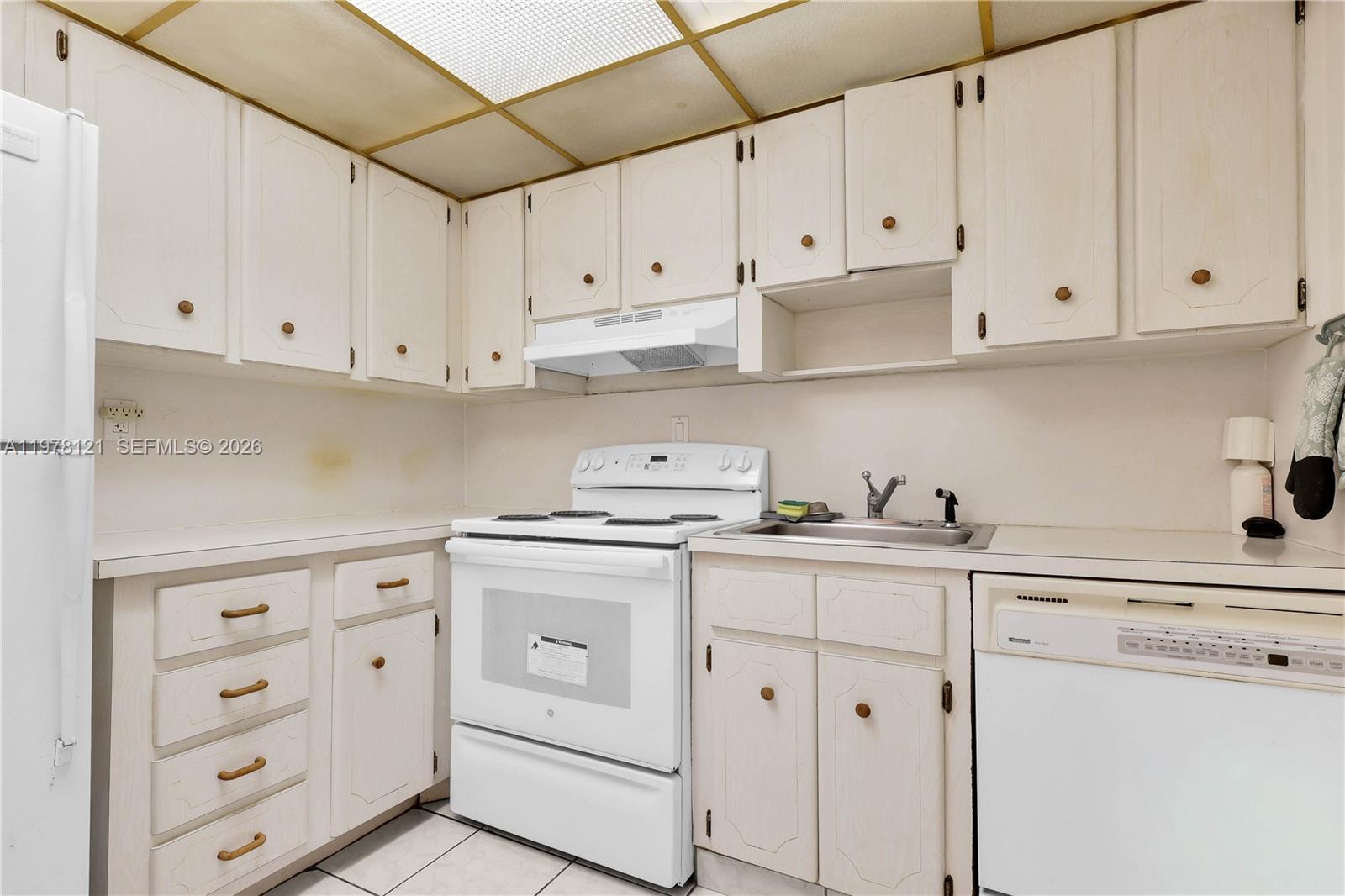 MARINA PARK CONDO PH I - Residential