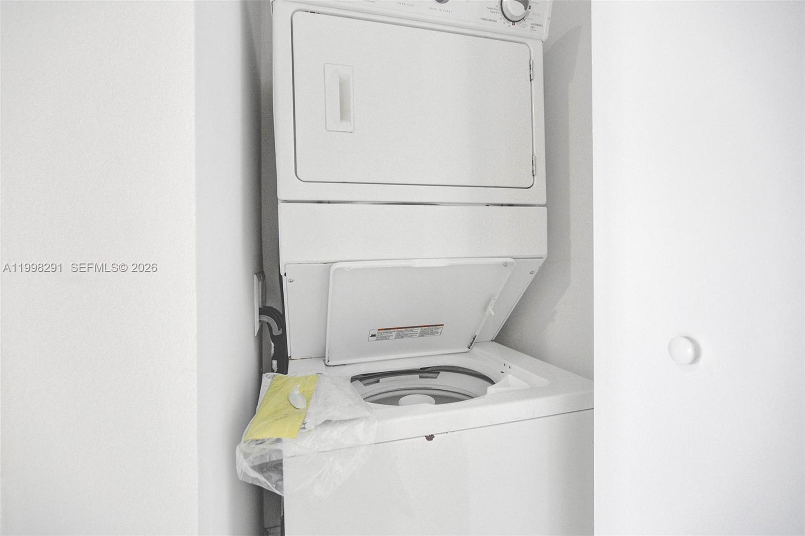 ICONBRICKELL CONDO NO 1 - Residential Lease