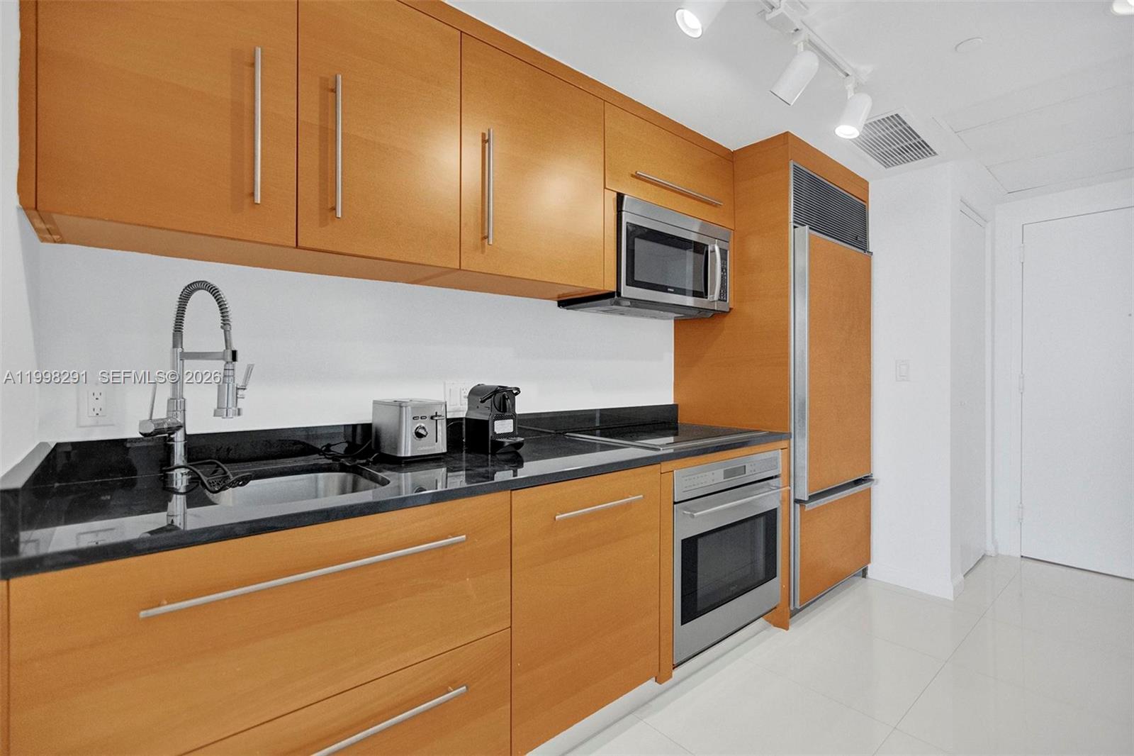 ICONBRICKELL CONDO NO 1 - Residential Lease