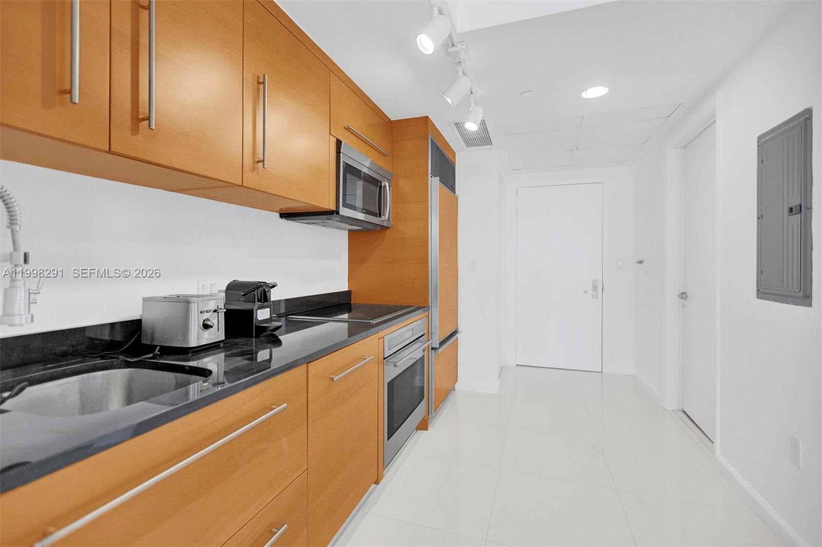 ICONBRICKELL CONDO NO 1 - Residential Lease