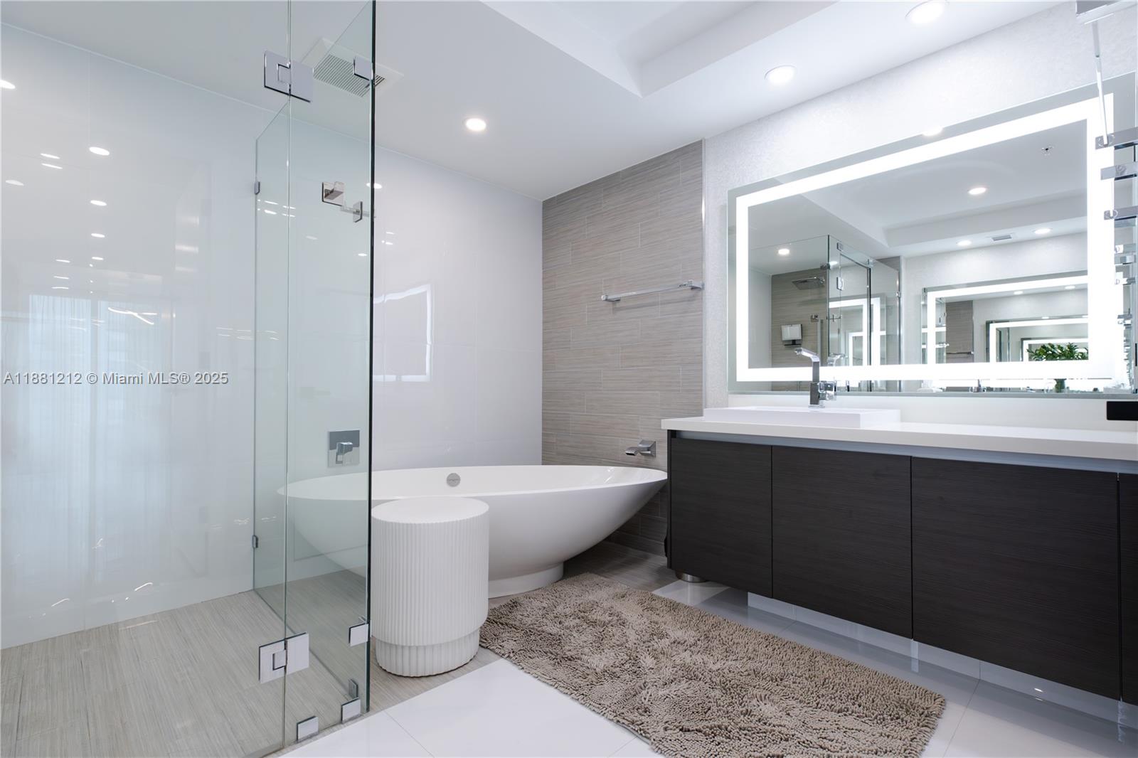 PARQUE TOWERS CONDO - Residential