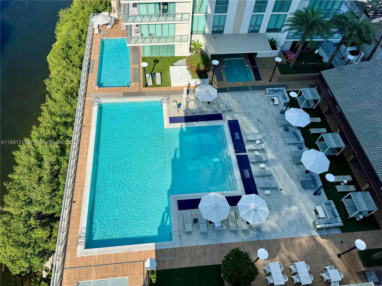 PARQUE TOWERS CONDO - Residential