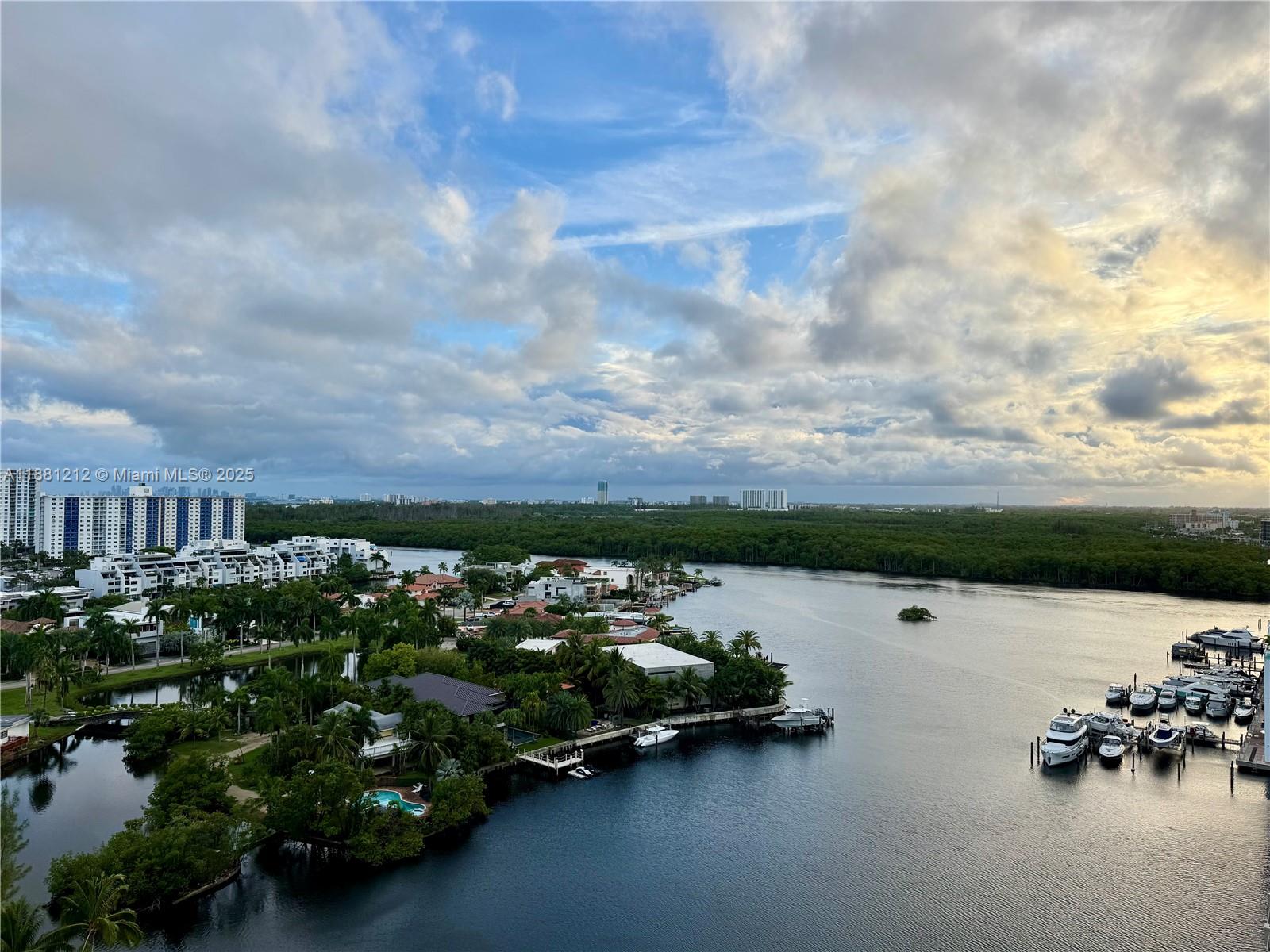 PARQUE TOWERS CONDO - Residential