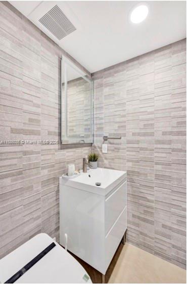 SIAN OCEAN RESIDENCES CON - Residential Lease