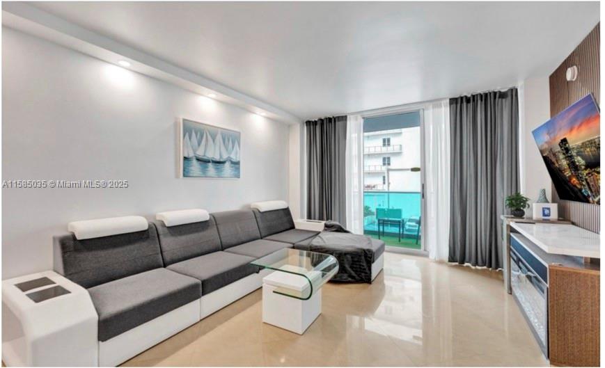 SIAN OCEAN RESIDENCES CON - Residential Lease