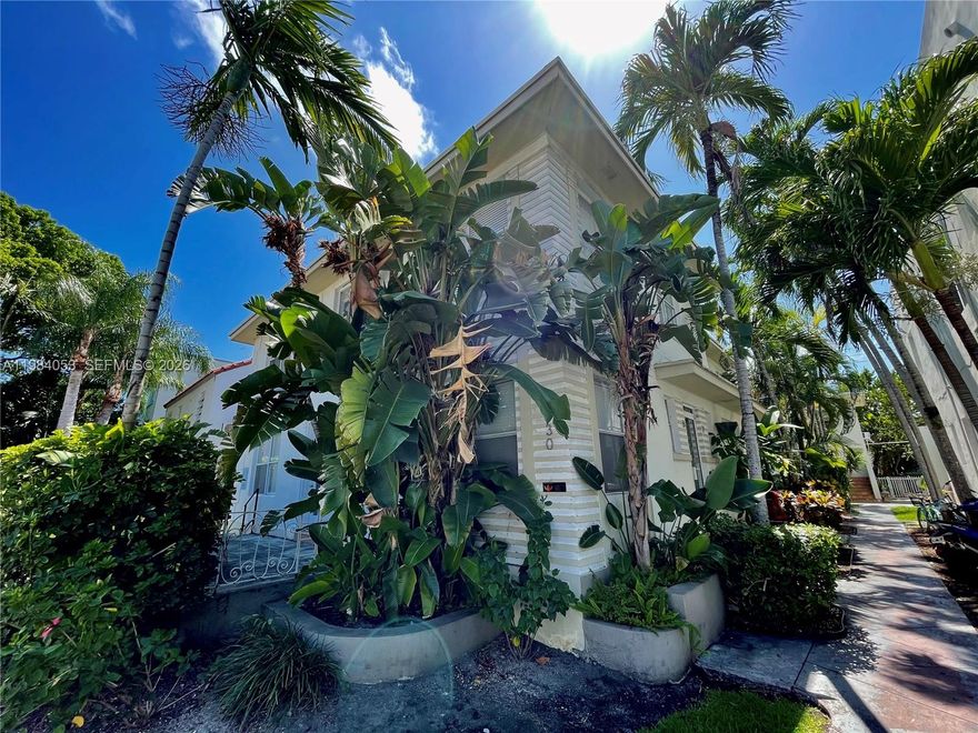 1/1 Art Deco gem next to Flamingo Park! This 2nd floor unit features wood floors throughout, incredible closet
space, partially renovated kitchen with granite counter tops, and courtyard views. The building has onsite laundry
and is located next to Flamingo Park's main entrance and walking distance to the beach, shopping and dining. 1
pet 35 lbs or less is OK.