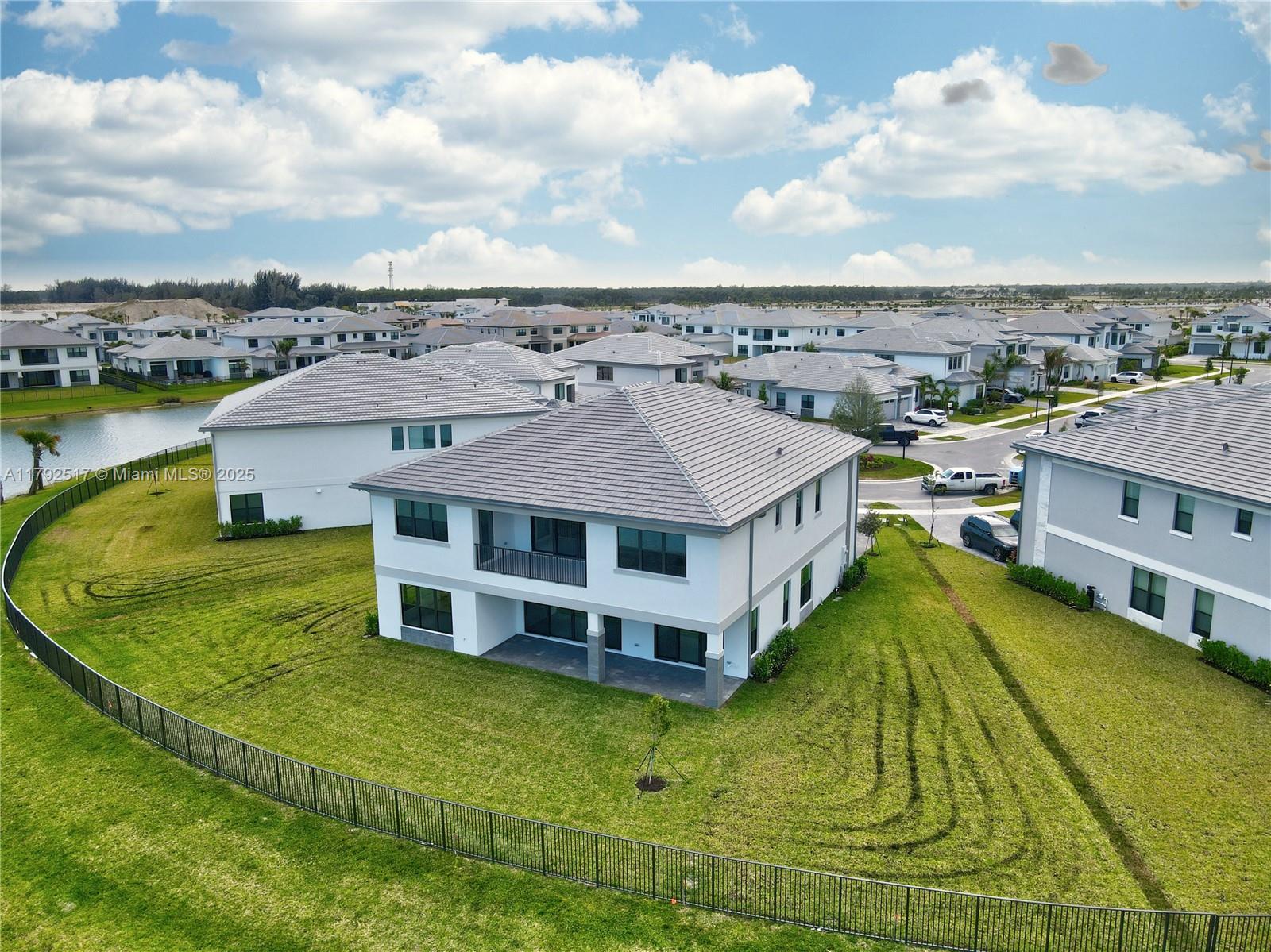 AVENIR POD - Residential Lease
