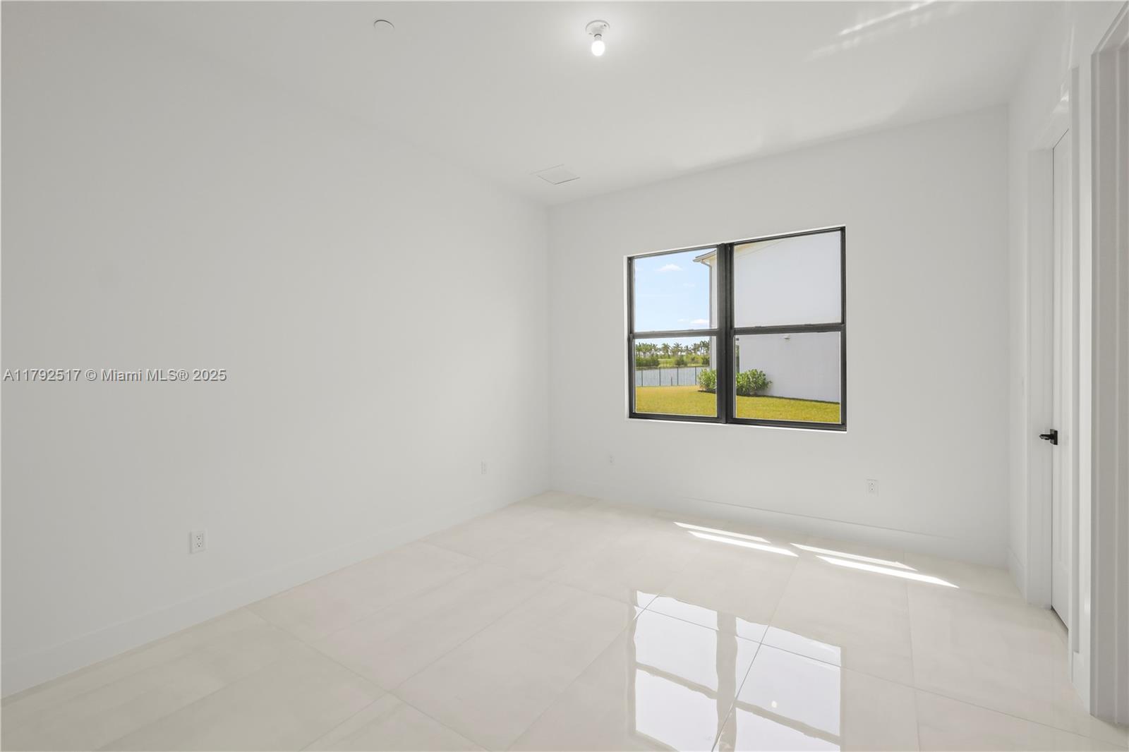 AVENIR POD - Residential Lease