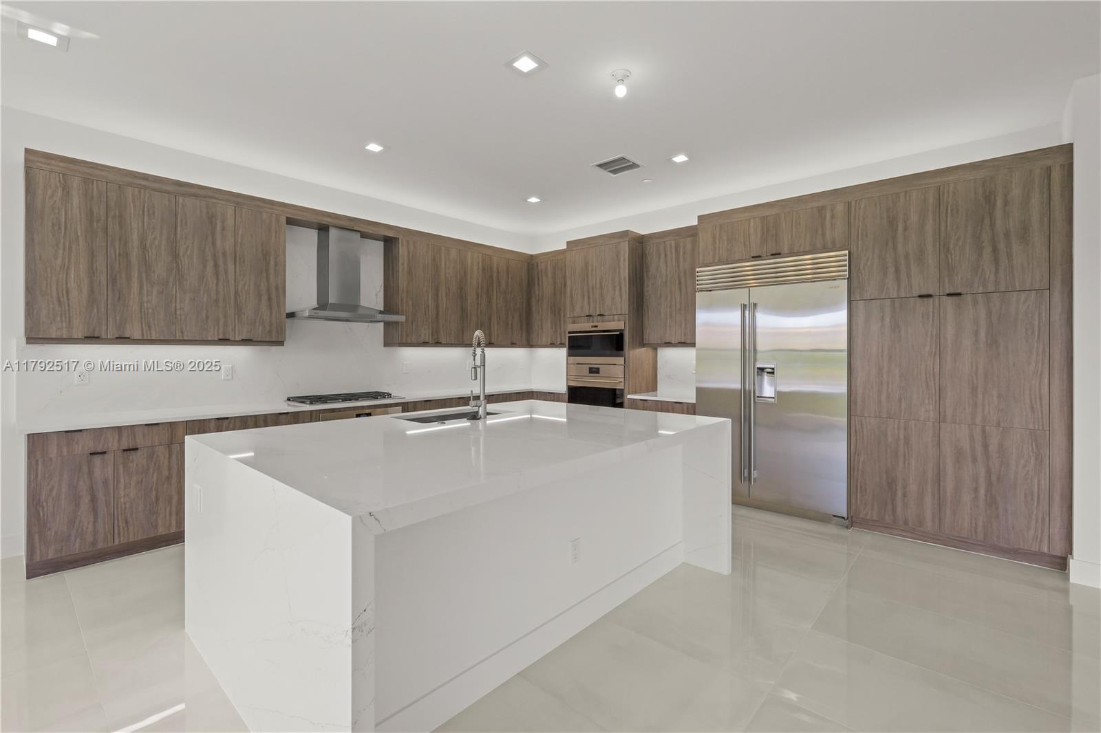AVENIR POD - Residential Lease