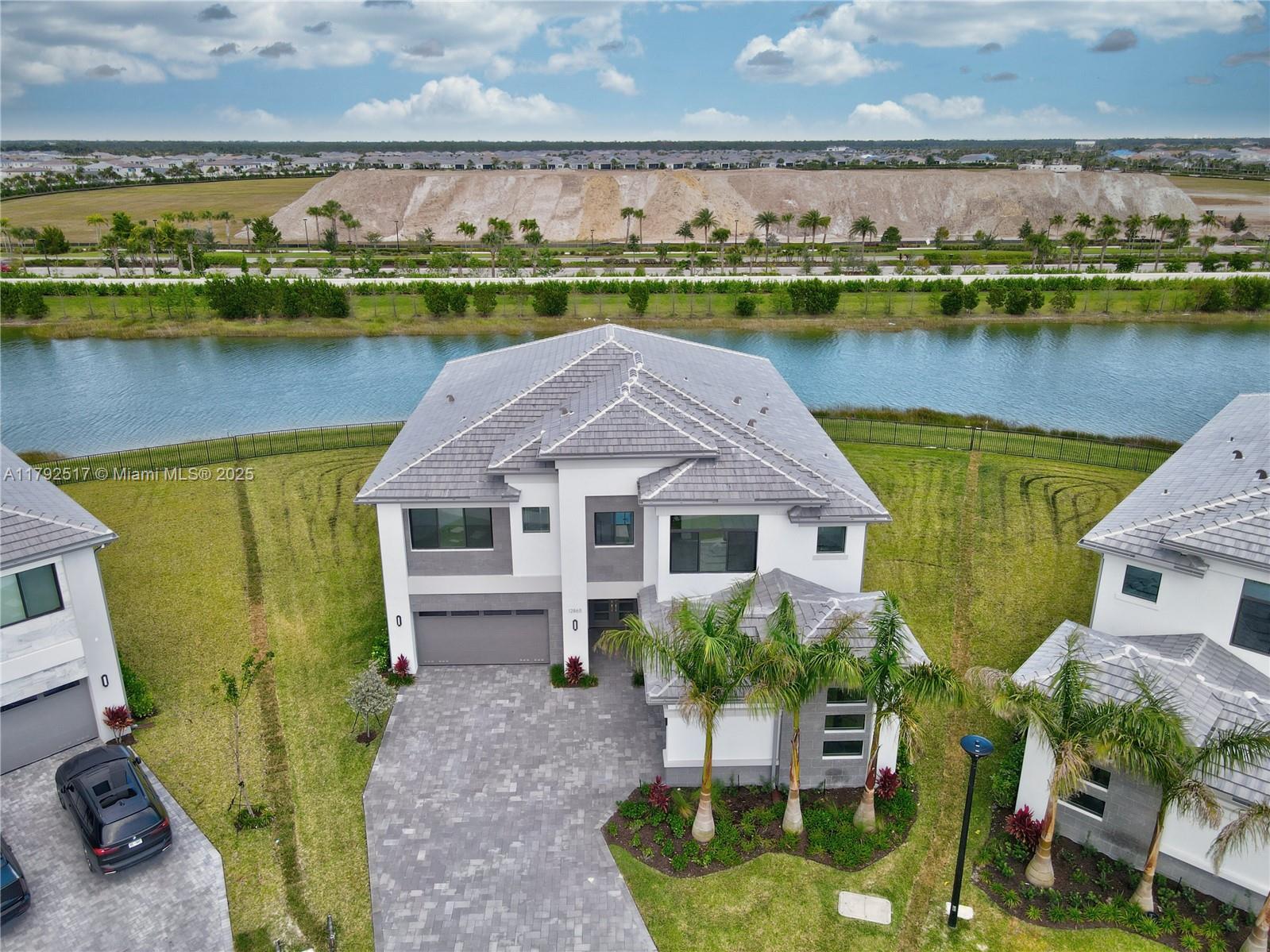 AVENIR POD - Residential Lease