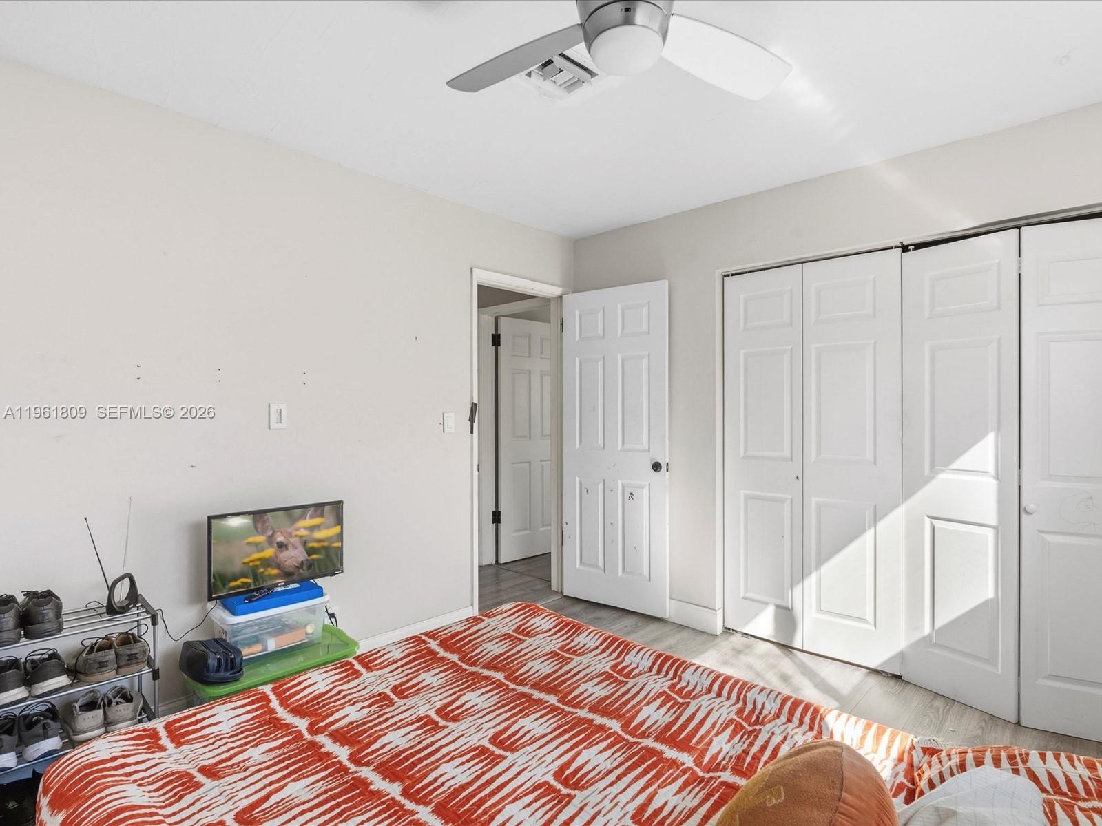 HOLLYWOOD HILLS - Residential