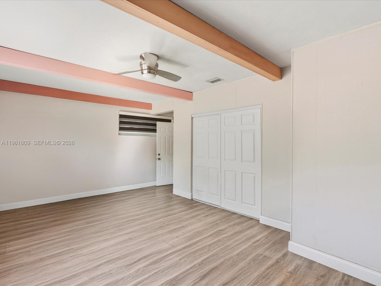 HOLLYWOOD HILLS - Residential