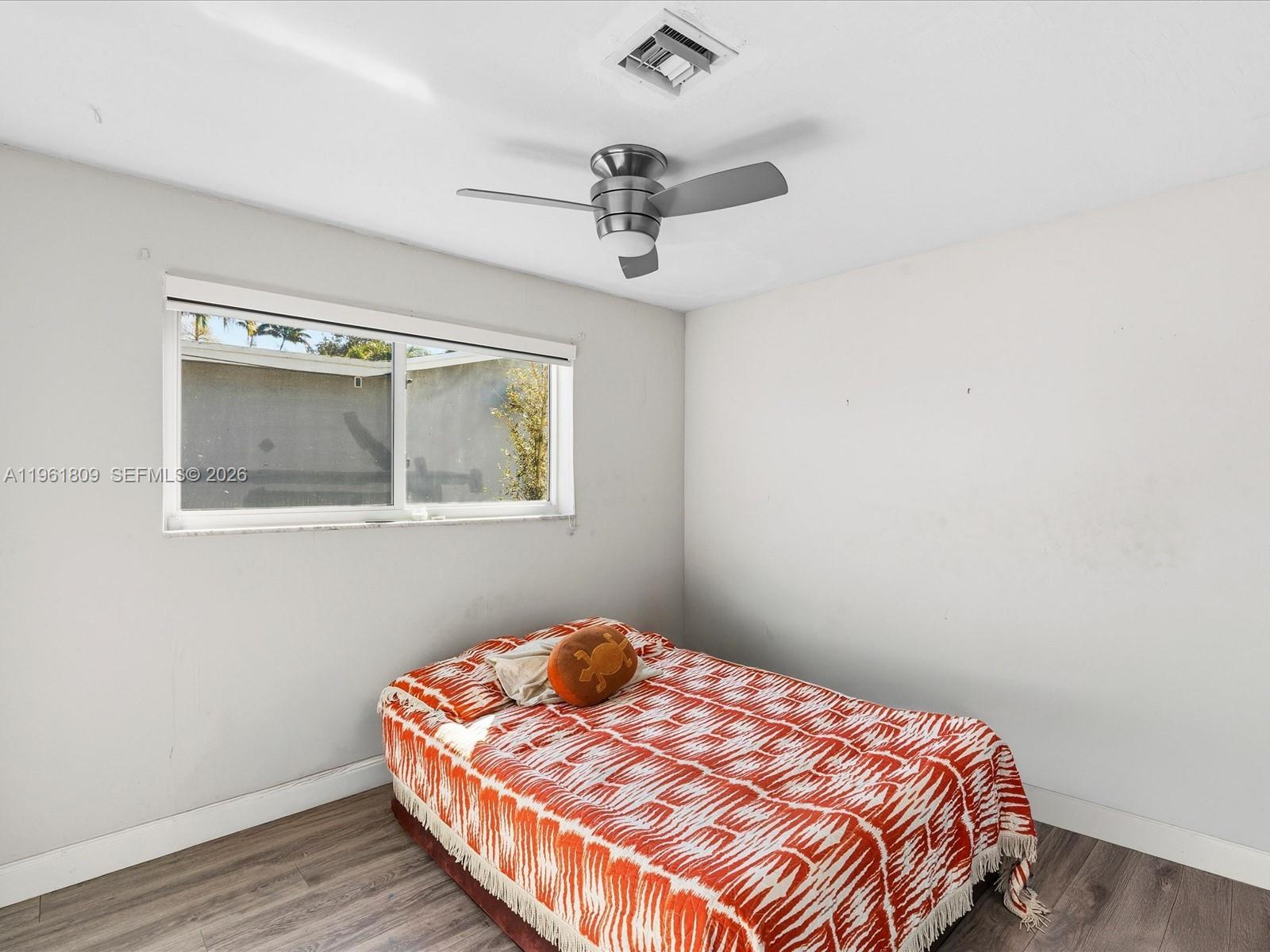 HOLLYWOOD HILLS - Residential