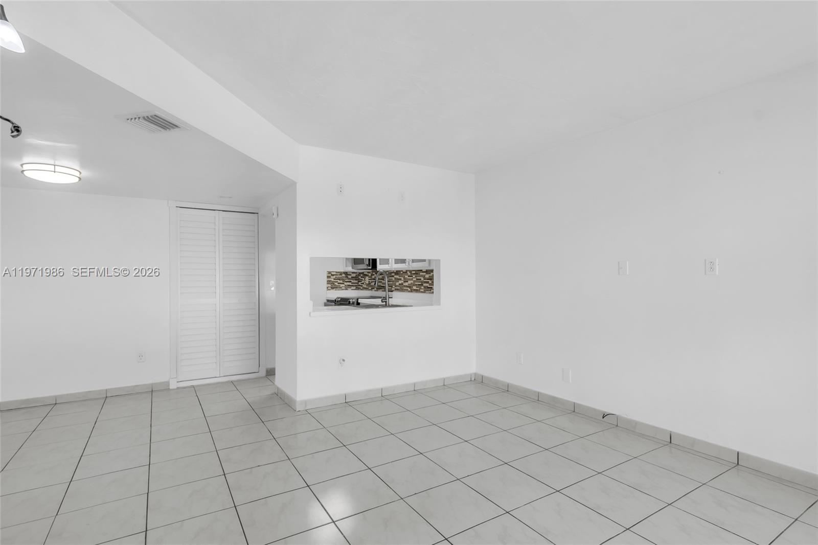 ROZLAND CONDO - Residential