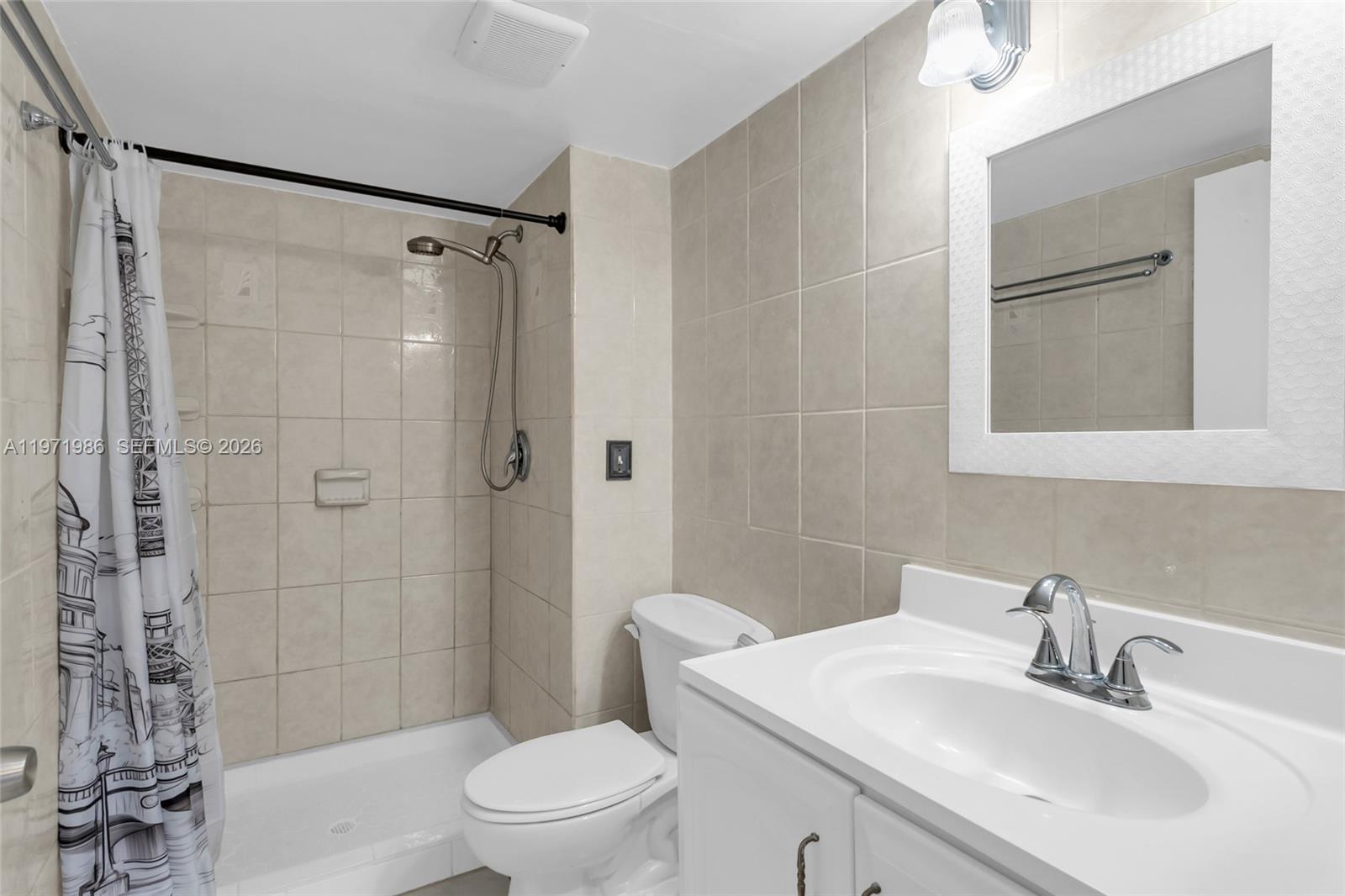 ROZLAND CONDO - Residential