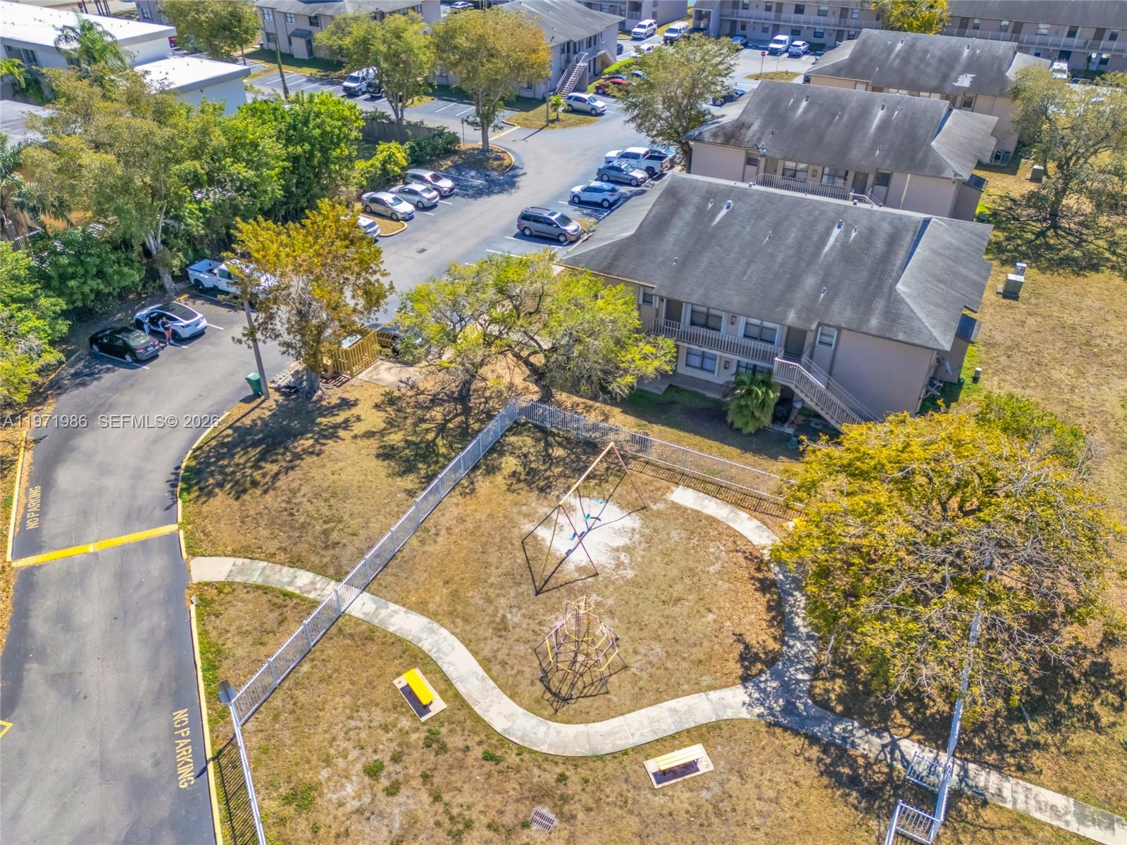 ROZLAND CONDO - Residential