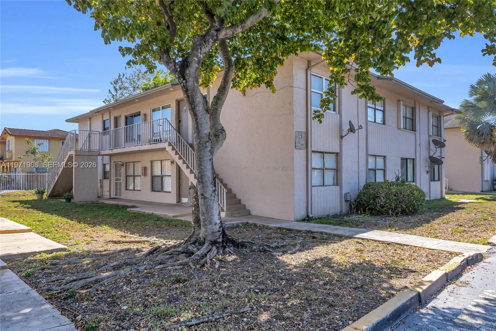 ROZLAND CONDO - Residential