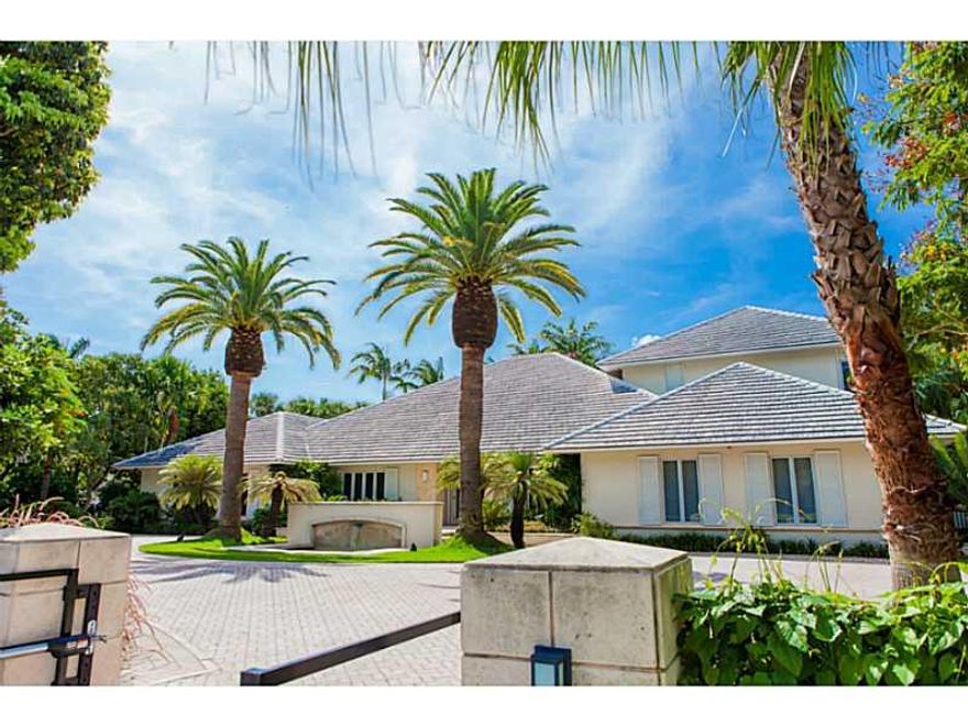 Stunning 8,041 SF remastered waterfront estate in distinguished Gables Estates. This 6 bed residence is elegantly appointed with the best array of luxuries. Soaring open living spaces graced by a bright layout, artistic accents like wood finishes and marb le floors are the perfect backdrop for daily living or elegant entertaining.  Finishes include Poggenpohl designed kitchen, custom-built wine cellar, staff quarter, lavish master suite, home automation system, office, heated pool, 150' of waterfrontage.