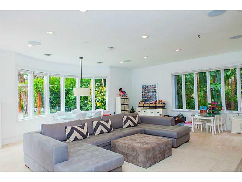 5 55 41 GABLES ESTS NO 3 - Residential