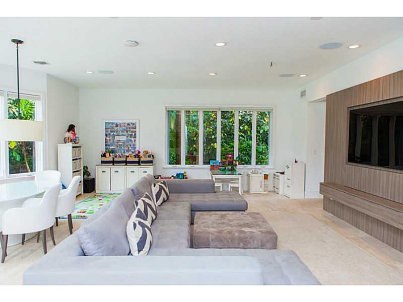 5 55 41 GABLES ESTS NO 3 - Residential