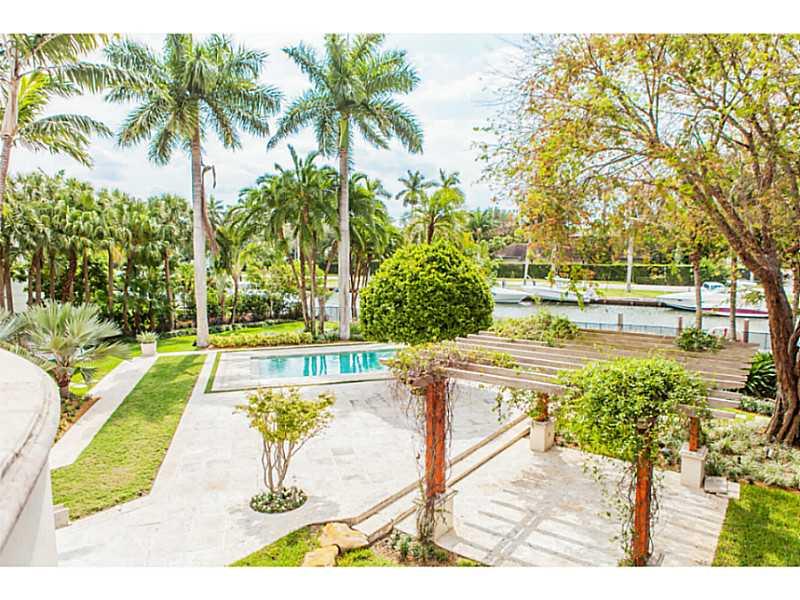 5 55 41 GABLES ESTS NO 3 - Residential