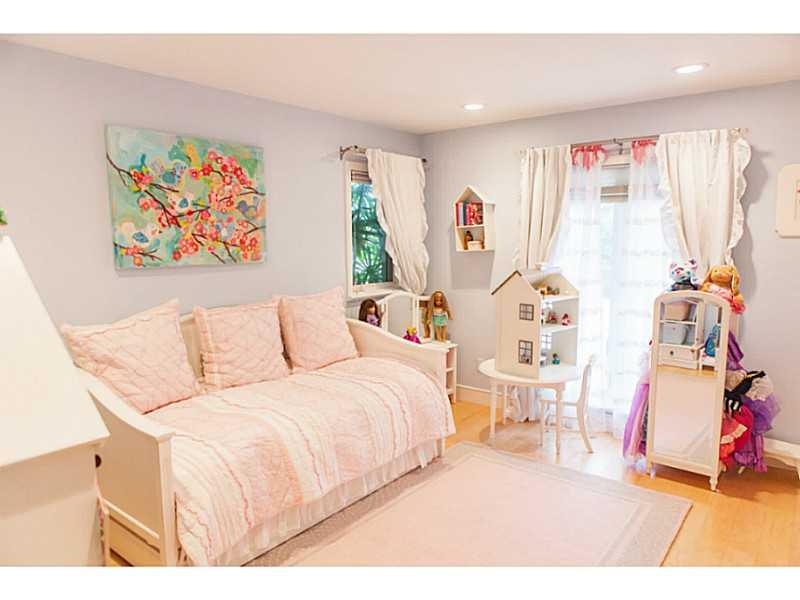 5 55 41 GABLES ESTS NO 3 - Residential