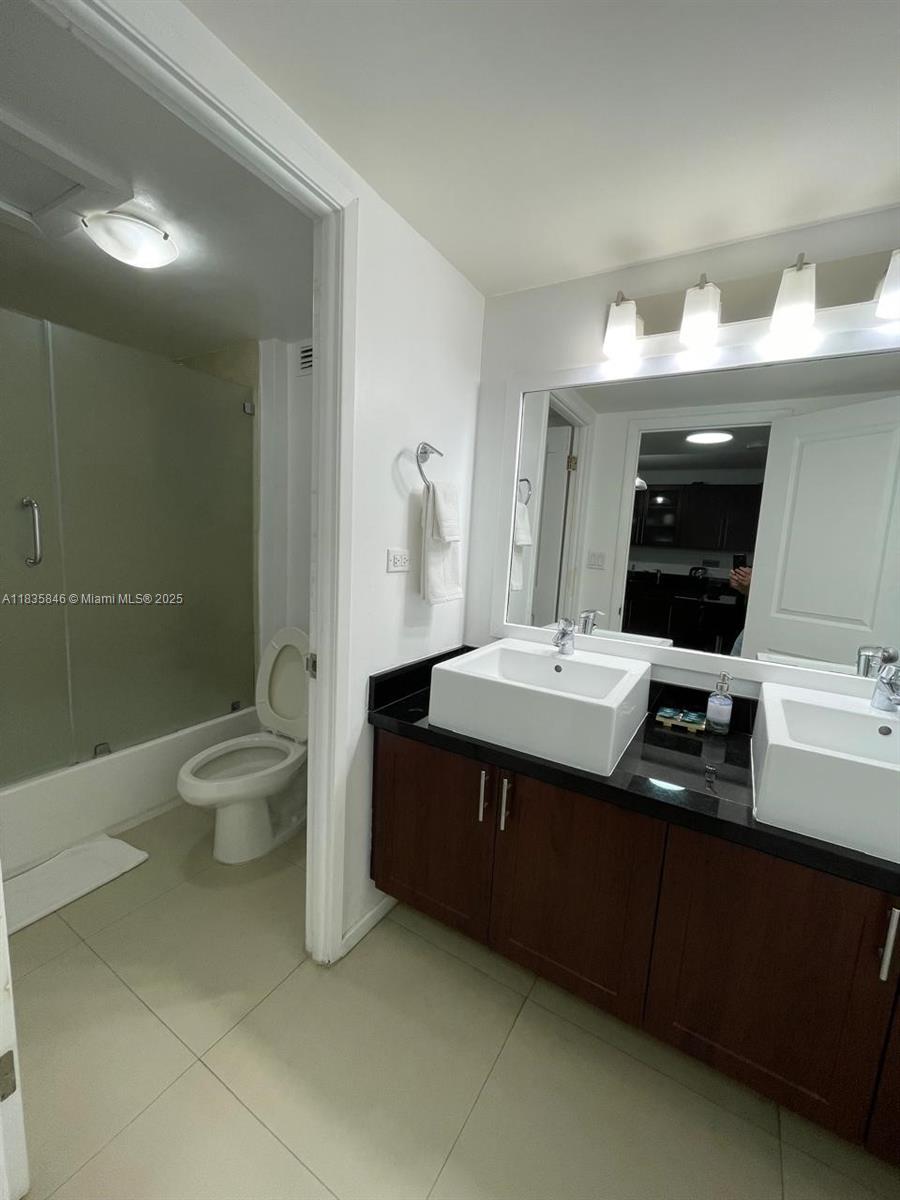 2301 Collins Ave 735